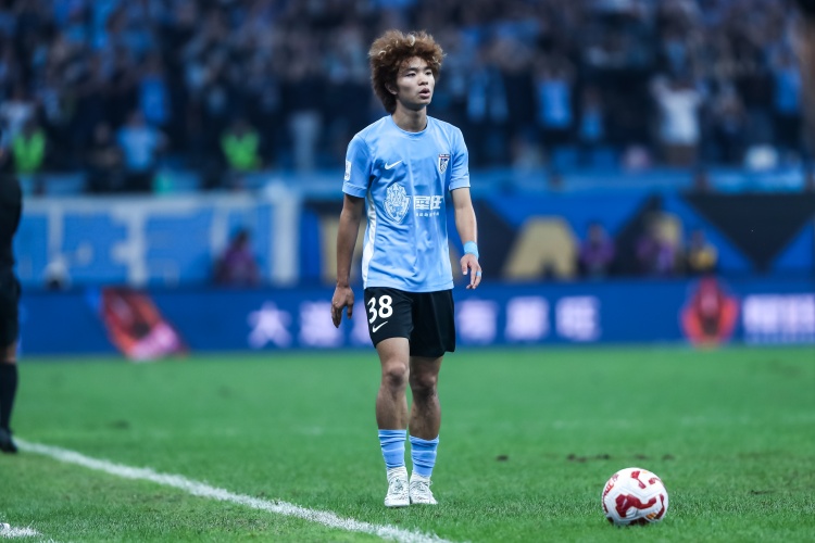 乐竞体育-媒体人：申花想买吕焯毅大连英博不卖，大连想租谢鹏飞申花不租